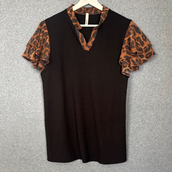 NEW Ruffle Sleeve Two Tone Top with Accents L Black Leopard - Picture 2 of 5